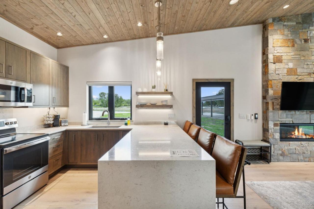 Mara Luxury Cabin- Maple Hamilton エクステリア 写真